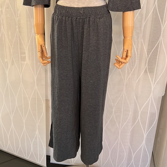 Woman’s Top + Wind leg Pens Set🌺 - Picture 5 of 13